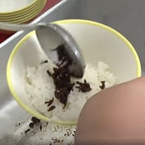 金沢市の小学校に佃煮が提供されました